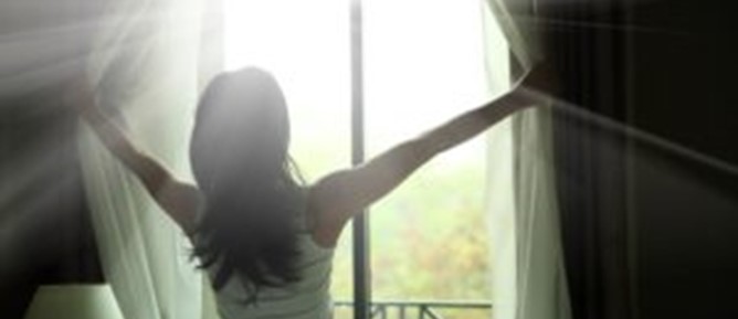 4 Best Window Treatments for Keeping Out Harsh Sunlight