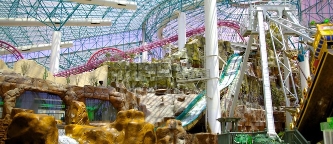 5 ways to beat the heat at theme parks this summer